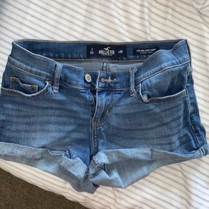 Low-rise Hollister shorts